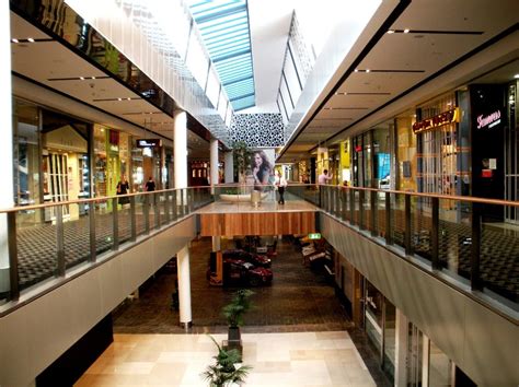 shopping centre in carindale.